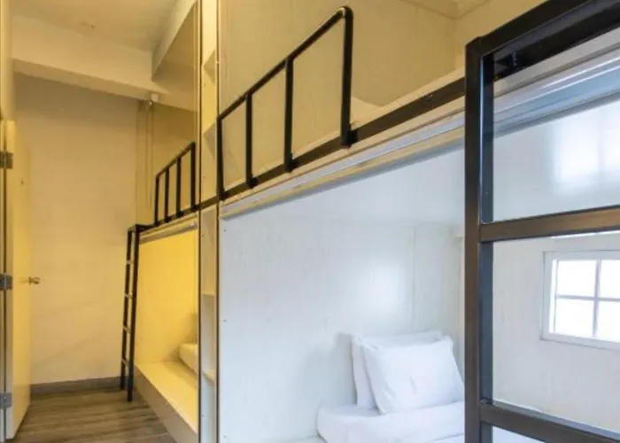 New S7 Vip Hostal Bangkok
